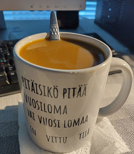 Kahvikuppi - En vittu tiiä - Vuosiloma – asiakkaan kuva arvostelusta (Petri Hämäläinen)