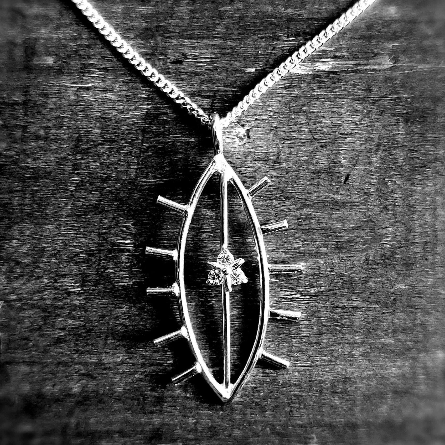 Hiekkaa Pillussa Kaulakoru + panssariketju - Vittujen Kevät