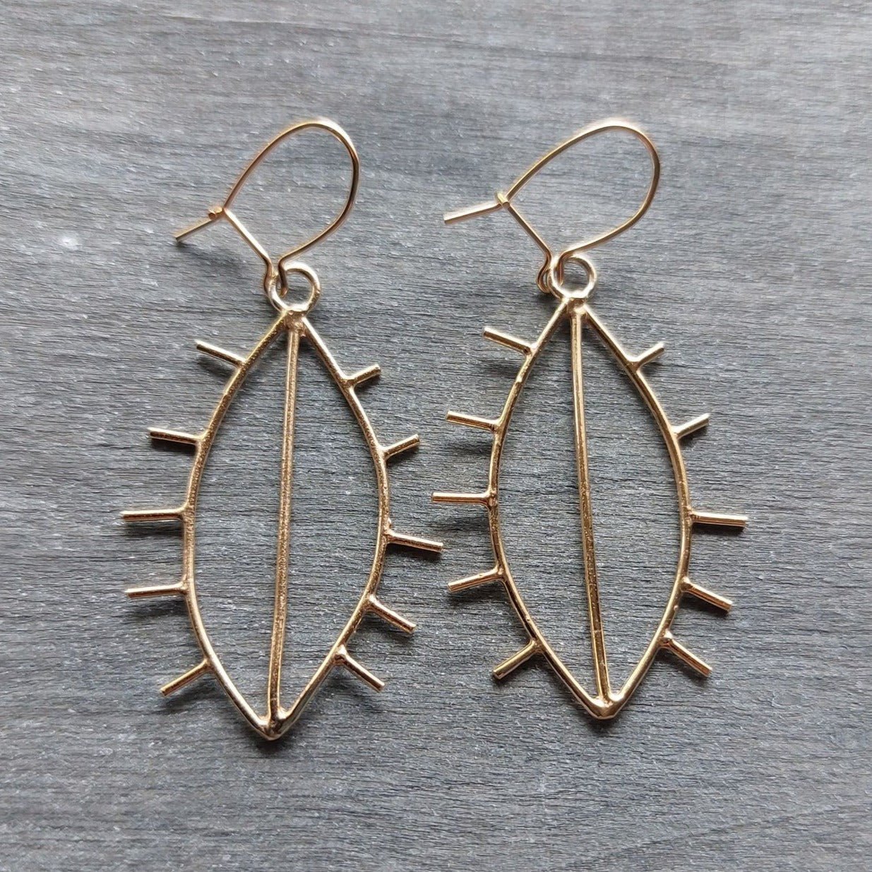 Image of Kullitettu Vittujen kevät Korvakorut, koukku - Vittujen Kevät