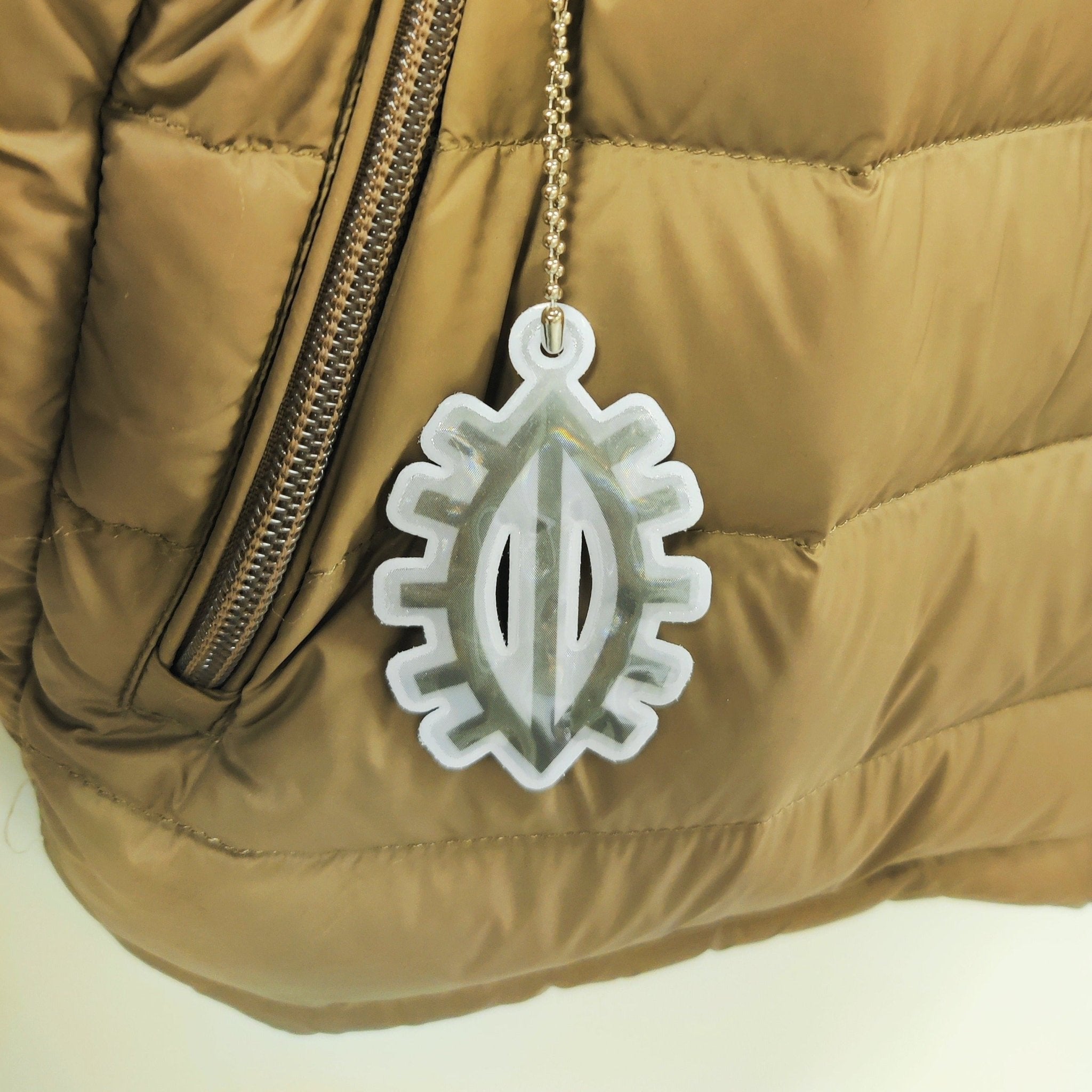 Image of Nyt vittu näkyy! -heijastin - Vittujen Kevät