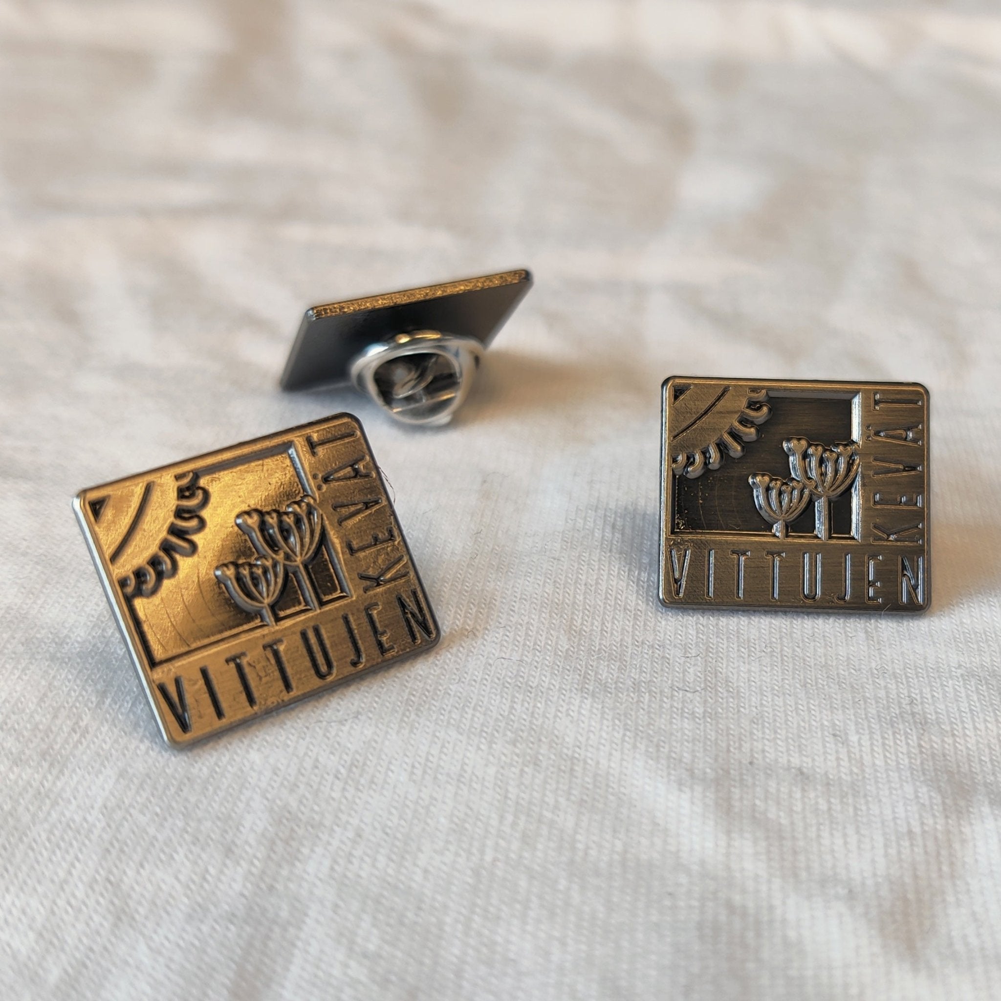 Image of Vittujen kevät -logo Pinssi - Vittujen Kevät